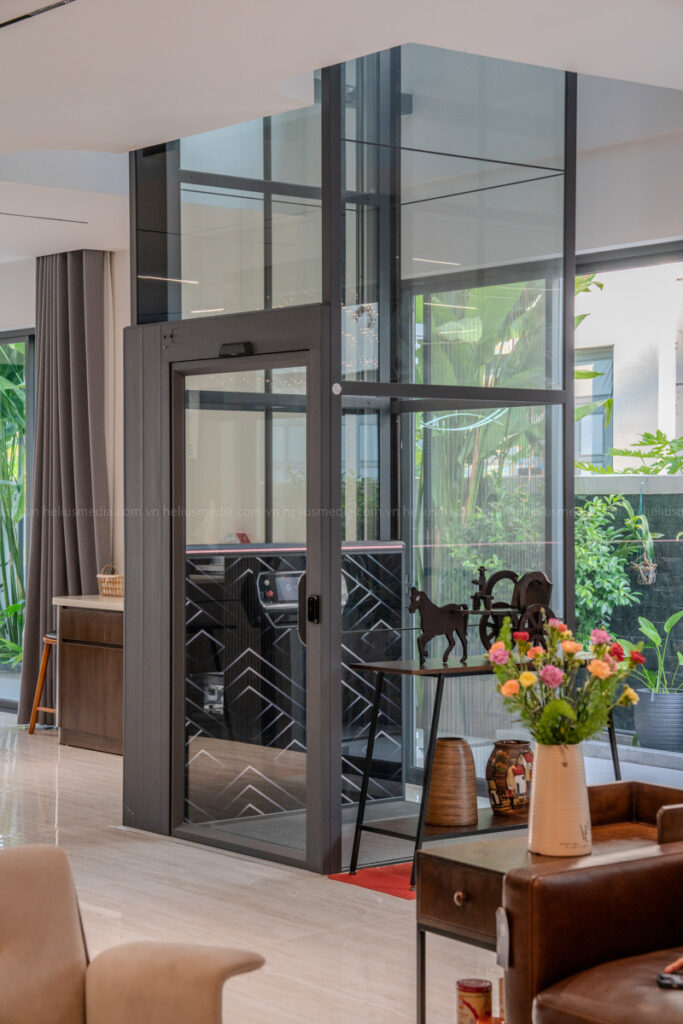 Chụp ảnh sản phẩm thang máy kính cao cấp 1