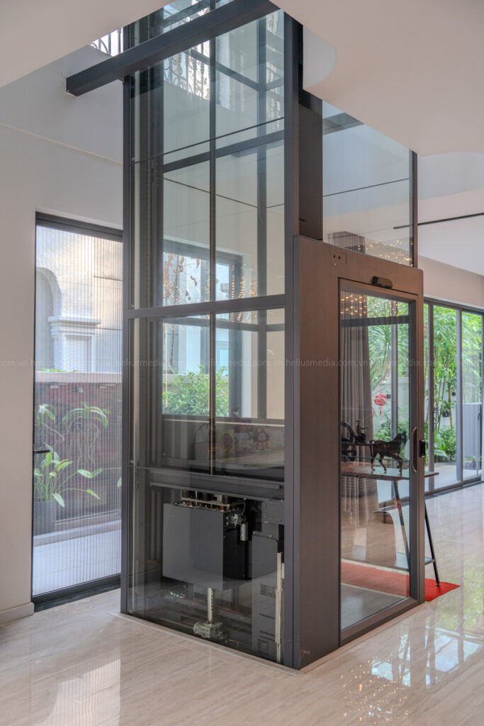 Chụp ảnh sản phẩm thang máy kính cao cấp 3